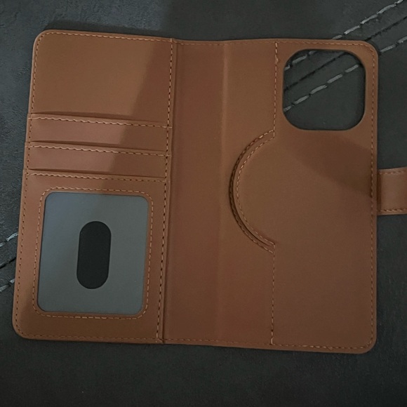 iPhone 13 Pro brown leather MagSafe wallet case - Picture 6 of 6